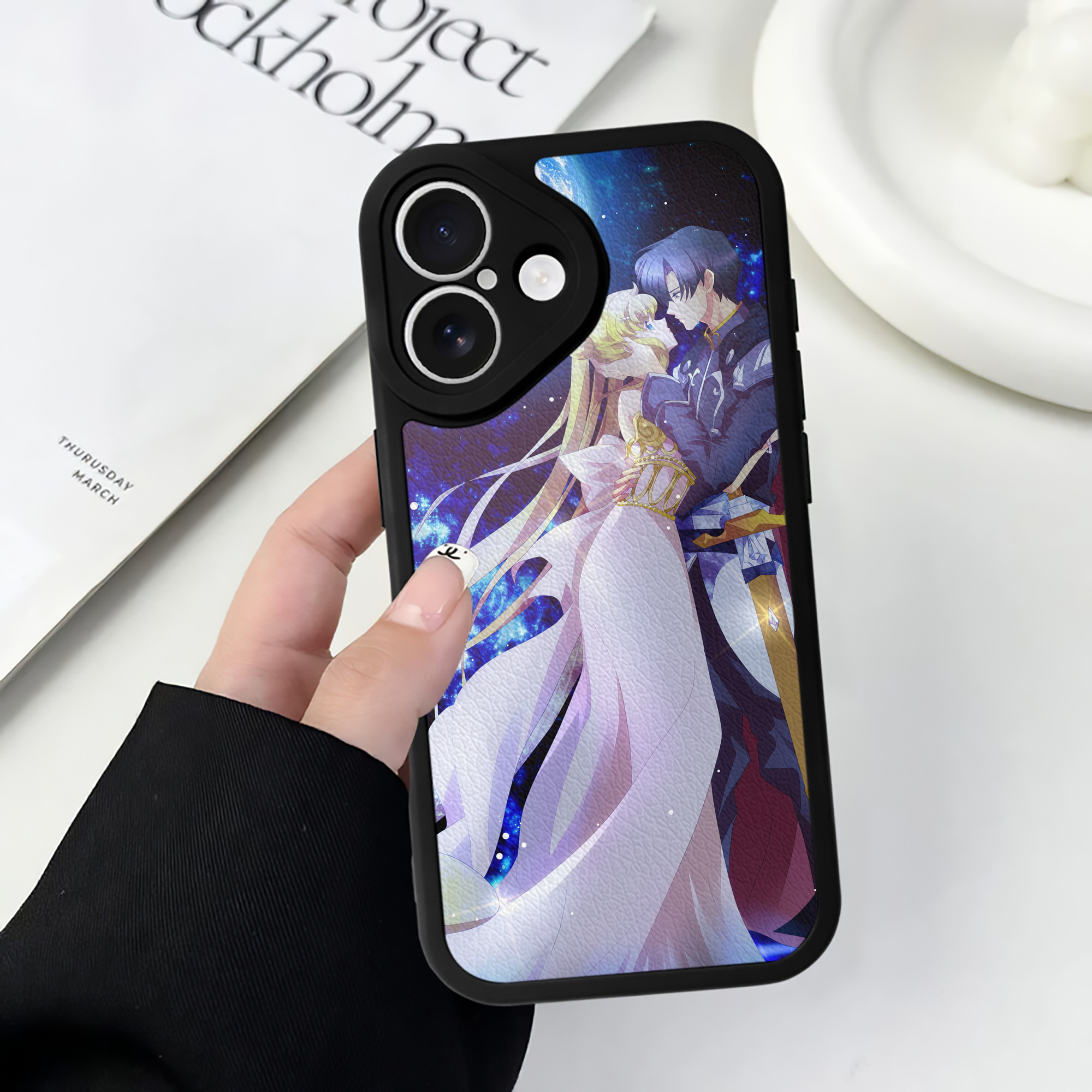 （画像用） 美少女戦士セーラームーン Sailor Moon 【iPhone 16シリーズ対応】シリコンスマホケース（レザー調） 材質：シリコン